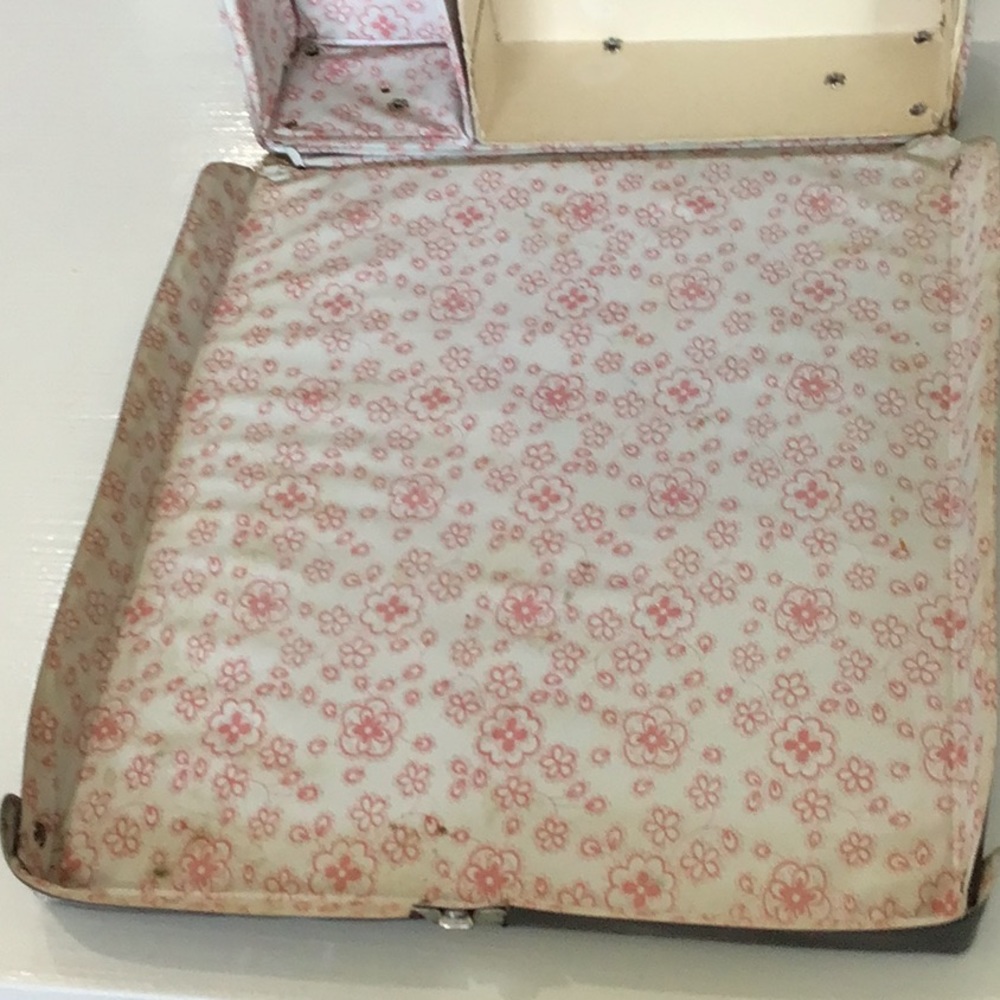 1963 Barbie Vintage Doll Case! - Picture 9 of 16